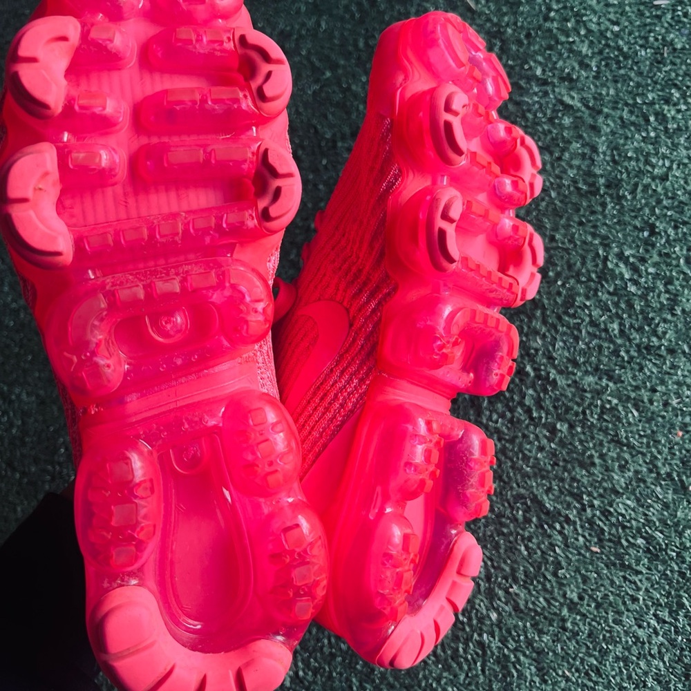 NIKE Women's Air Vapormax Flyknit 3 Running Shoe - Picture 7 of 9